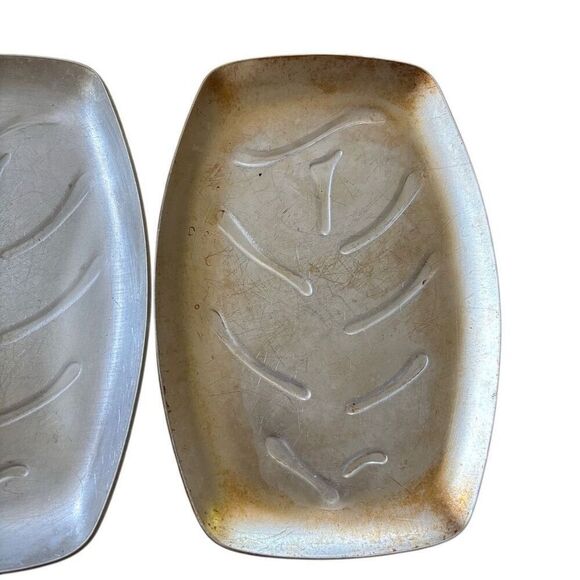 2 Nordic Ware Aluminum Sizzler Plates - Picture 3 of 4